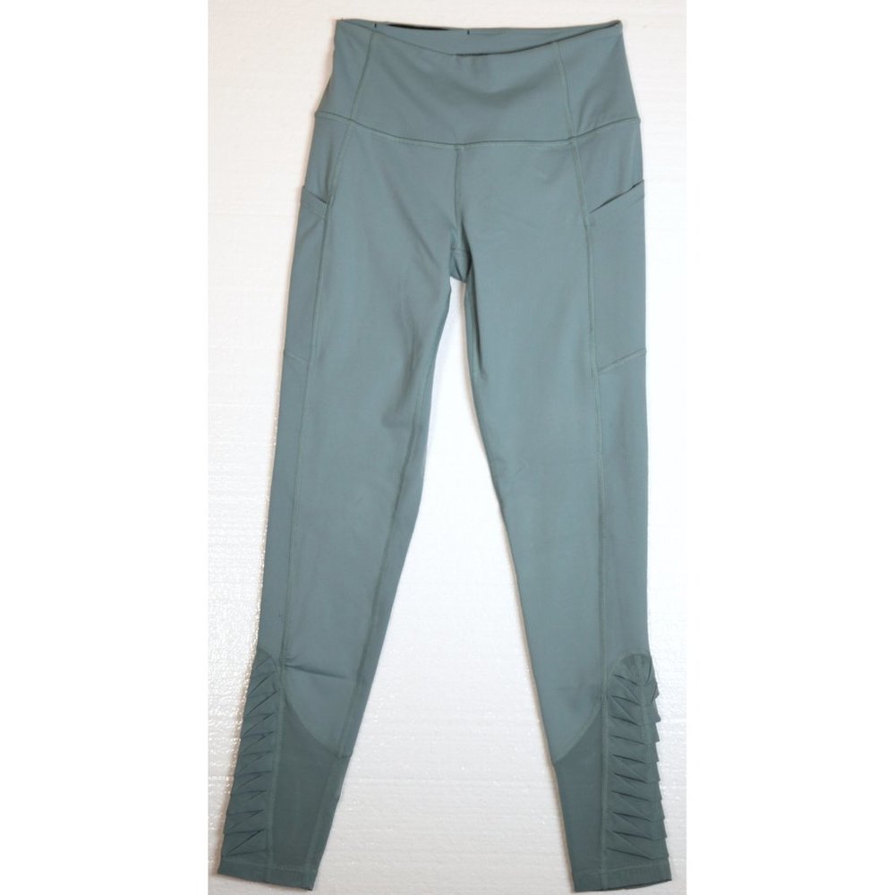 Victoria Sport Sage Green Knockout Leggings Hip Pockets designs on ankles xs